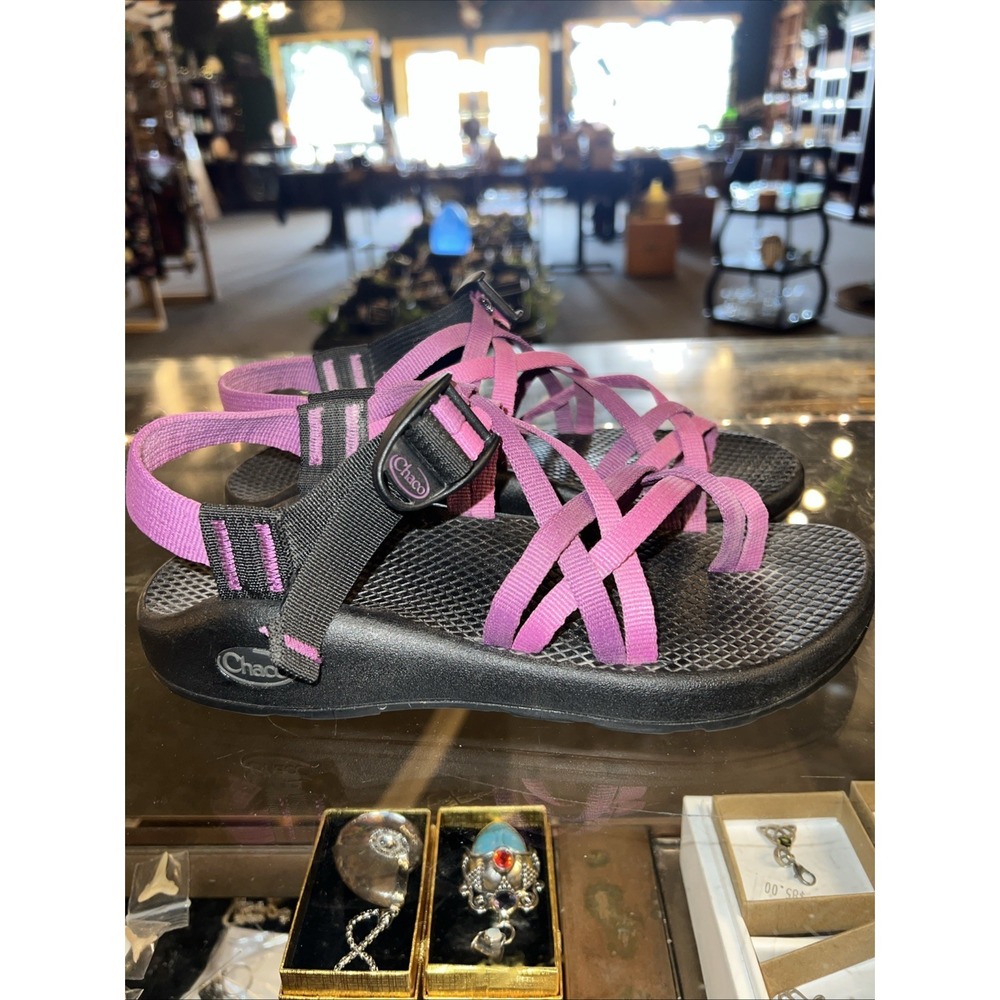 Women's Pink And Purple Strappy Chaco Performance Sandals Size 7 Lake Shoes - Picture 4 of 6